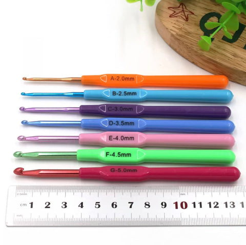 Plastic Handle Metal Crochet Hook